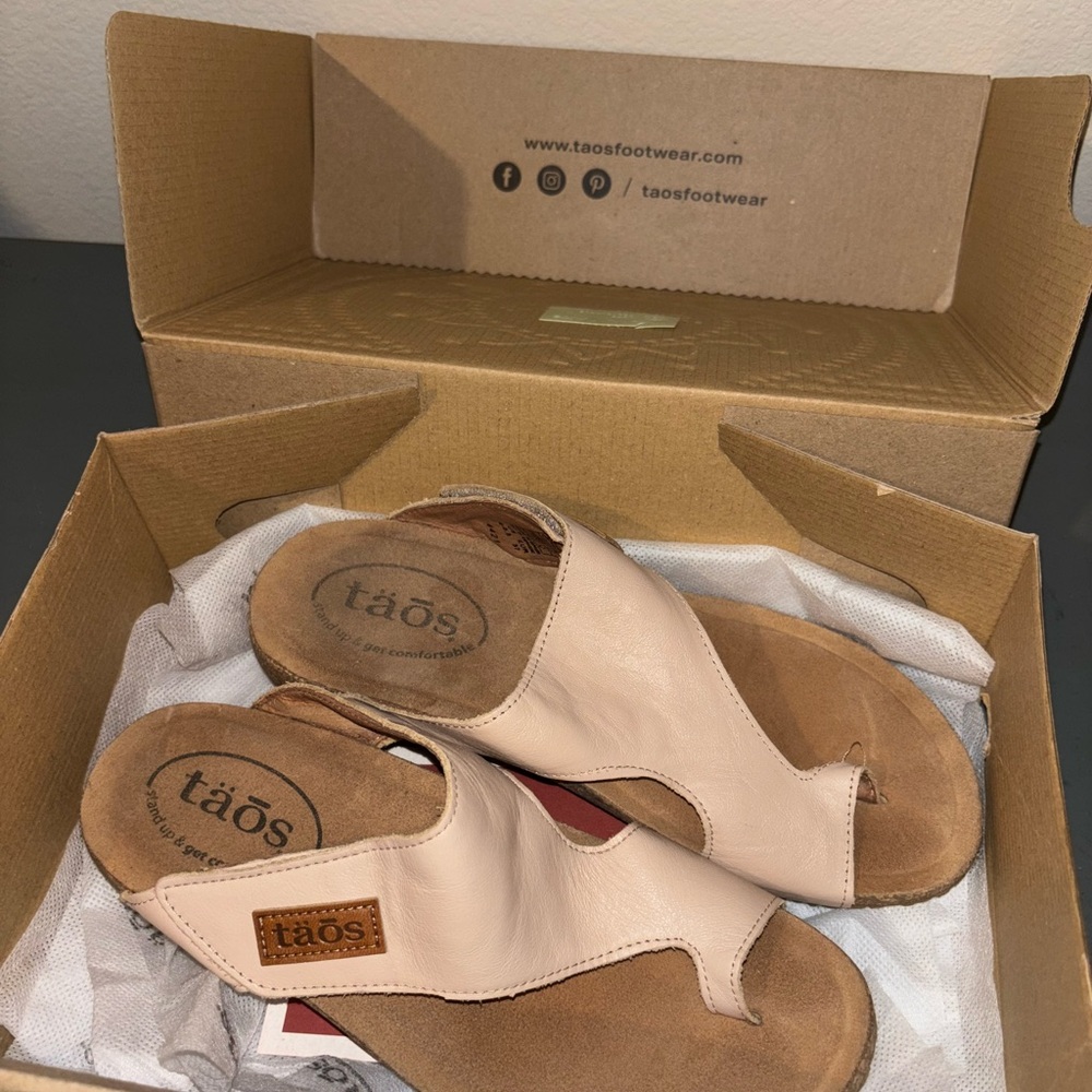 Taos Women's Beige Sandals